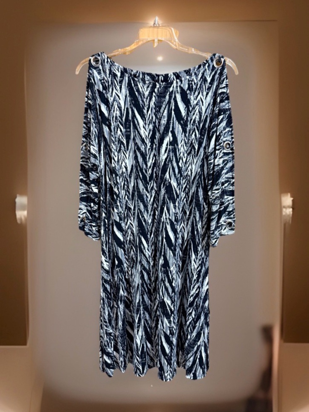 NwoT Cable & Gauge Women’s Black and White Printed Dress w/Grommeted Sleeves-M